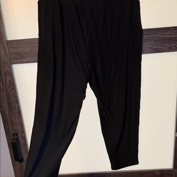 Jockey Women's Black Capris - Picture 4 of 5